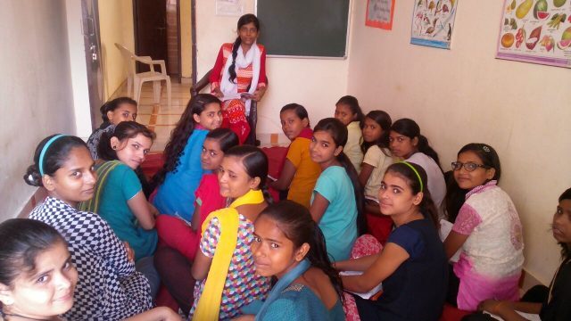 andleeb-with-her-students-3