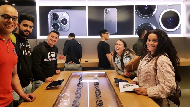These Greystone College Sydney students got a chance to observe Customer Service best practises at the Apple Store. 