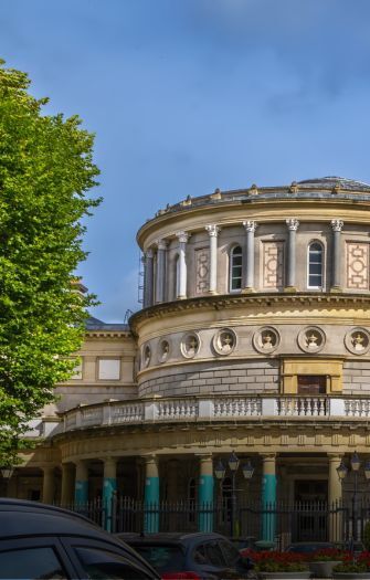 HALF-DAY ACTIVITY: Collins Barracks and Irish Culture Quest 