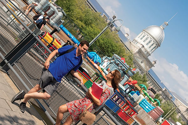 Students exploring Montréal