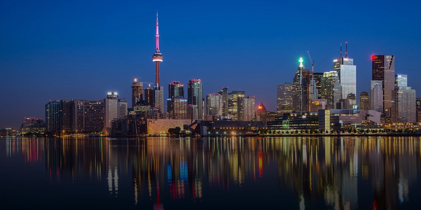 Toronto skyline with iconic CN tower - study English in Toronto at ILSC Toronto