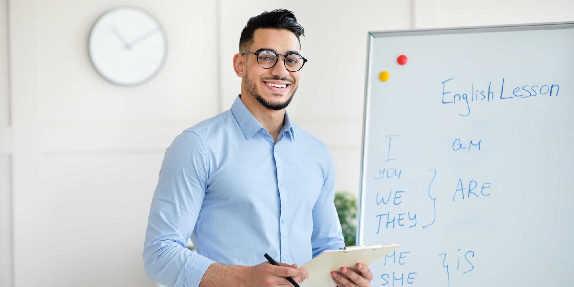 celta-hero-adult-man-teaching-english-lesson